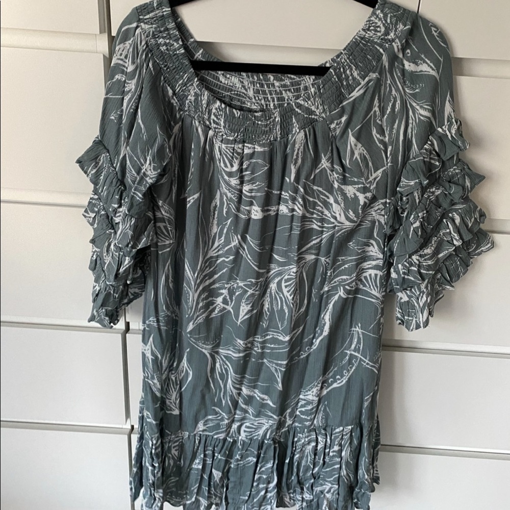 Pink lily dress size small